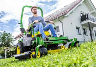 Mașini de tuns iarba Ride on și Tractoare de grădină John Deere Z545R