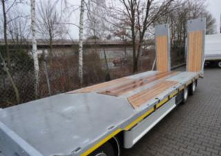 Trailere Trailere cu platformă joasă Möslein T 3-8,20 F