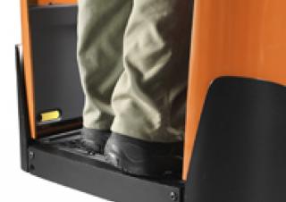 Transpalete cu operator pedestru BT LPE 250