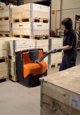 Transpalete cu operator pedestru BT LWE 250
