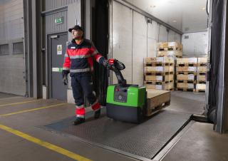 Transpalete cu operator pedestru Cesab P 113