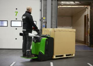Transpalete cu operator pedestru Cesab P 320