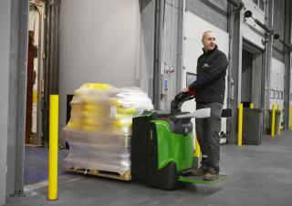 Transpalete cu operator pedestru Cesab P 322