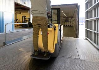 Transpaleți Transpaleți cu platformă, cu operare la mare înălțime Caterpillar NPV20N3D