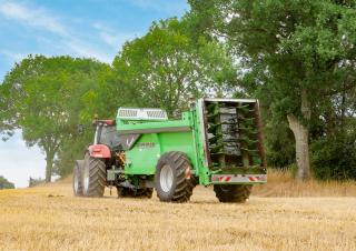 Tehnologii pentru dejecții și gunoi de grajd Utilaje de împrăștiat gunoi de grajd Joskin TORNADO T6016/17V