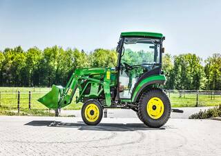 Vehicule Vehicule municipale multifuncționale diesel John Deere 2032 R