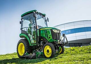 Vehicule Vehicule municipale multifuncționale diesel John Deere 2038 R