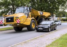 Autobasculante articulate Caterpillar 730