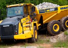 Autobasculante articulate Komatsu HM300-2R