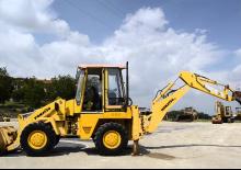 Buldoexcavatoare Komatsu WB92A