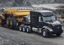 Capete tractor Volvo Trucks VNX 740.527 8x6 Tridem