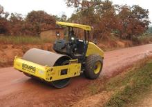 Cilindri compactori cu un singur tambur Bomag BW 212 D-40