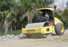Cilindri compactori cu un singur tambur Bomag BW 212 D-40