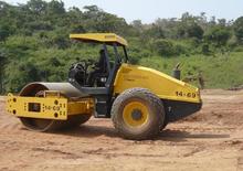 Cilindri compactori cu un singur tambur Bomag BW 213 D-40