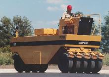 Cilindri compactori pe pneuri Caterpillar PS110