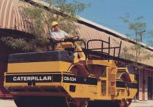Cilindri vibratori în tandem Caterpillar CB-534