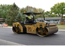 Cilindri vibratori în tandem Caterpillar CB15