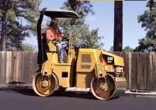 Cilindri vibratori în tandem Caterpillar CB22