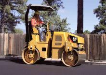Cilindri vibratori în tandem Caterpillar CB24