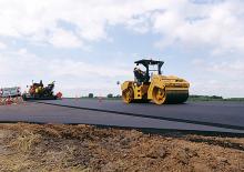 Cilindri vibratori în tandem Caterpillar CB64