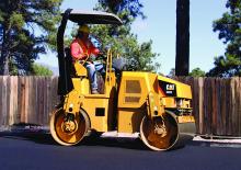 Cilindri vibratori în tandem Caterpillar CC24
