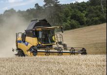 Combine agricole New Holland CX5.90 Laterale