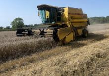 Combine agricole New Holland TX 32