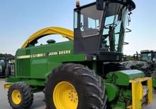 Combine de recoltat furaje 2-WD John Deere 6910