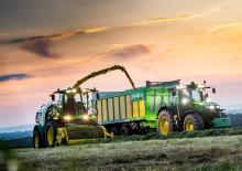 Combine de recoltat furaje 4-WD John Deere 8100 