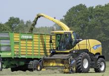 Combine de recoltat furaje 4-WD New Holland FR 9060