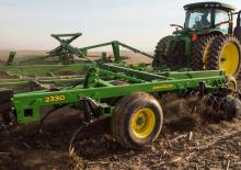 Cultivatoare John Deere 2330