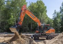 Excavatoare pe roți Develon DX210W-7 