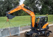 Excavatoare pe roți Develon DX57W-7 