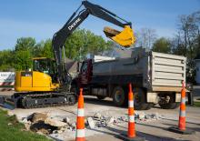 Excavatoare pe șenile John Deere Construction 85G