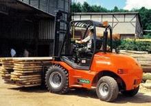 Încărcătoare cu furcă pentru teren accidentat Ausa C 500 H x 4