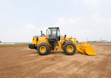 Încărcătoare pe roți SEM 658D