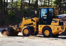 Încărcătoare pe roți Caterpillar 904 B
