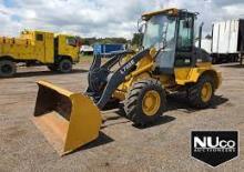 Încărcătoare pe roți Bell L705E