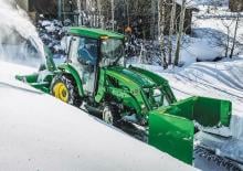 Încărcător frontal John Deere 320R 