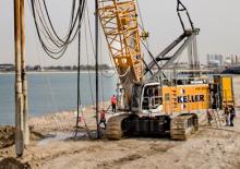 Macarale pe șenile - braț cu zăbrele Liebherr HS 8130