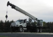Macarale telescopice montate pe camion National Crane 1300A