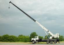 Macarale telescopice montate pe camion National Crane NBT50