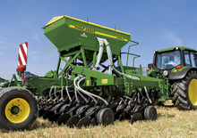 Mașini de însămânțat John Deere 750A