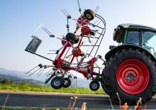 Mașini de întors fânul rotative Fella Sanos 601 DN