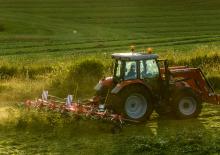 Mașini de întors fânul rotative Fella Sanos 8608 DN