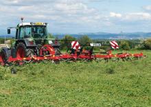 Mașini de întors fânul rotative Fella TH 901 Trans