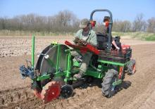 Mașini de plantat Basrijs Discplanter with conveyer belt