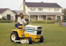 Mașini de tuns iarba Ride on și Tractoare de grădină Cub Cadet 1650