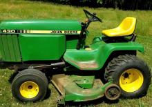 Mașini de tuns iarba Ride on și Tractoare de grădină John Deere 430