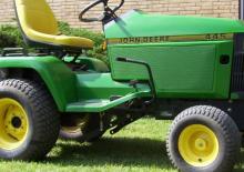 Mașini de tuns iarba Ride on și Tractoare de grădină John Deere 445